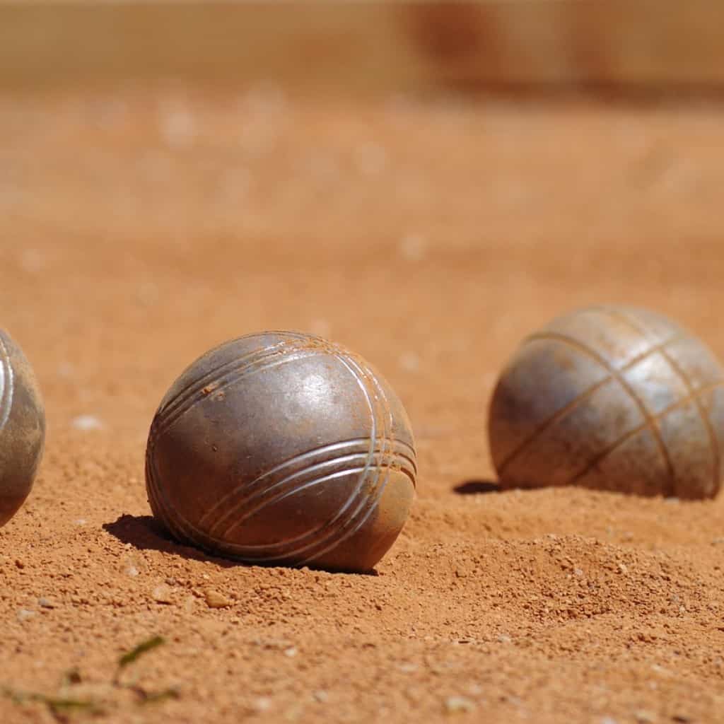Jouer à la pétanque : spirituel et thérapeutique à la fois !